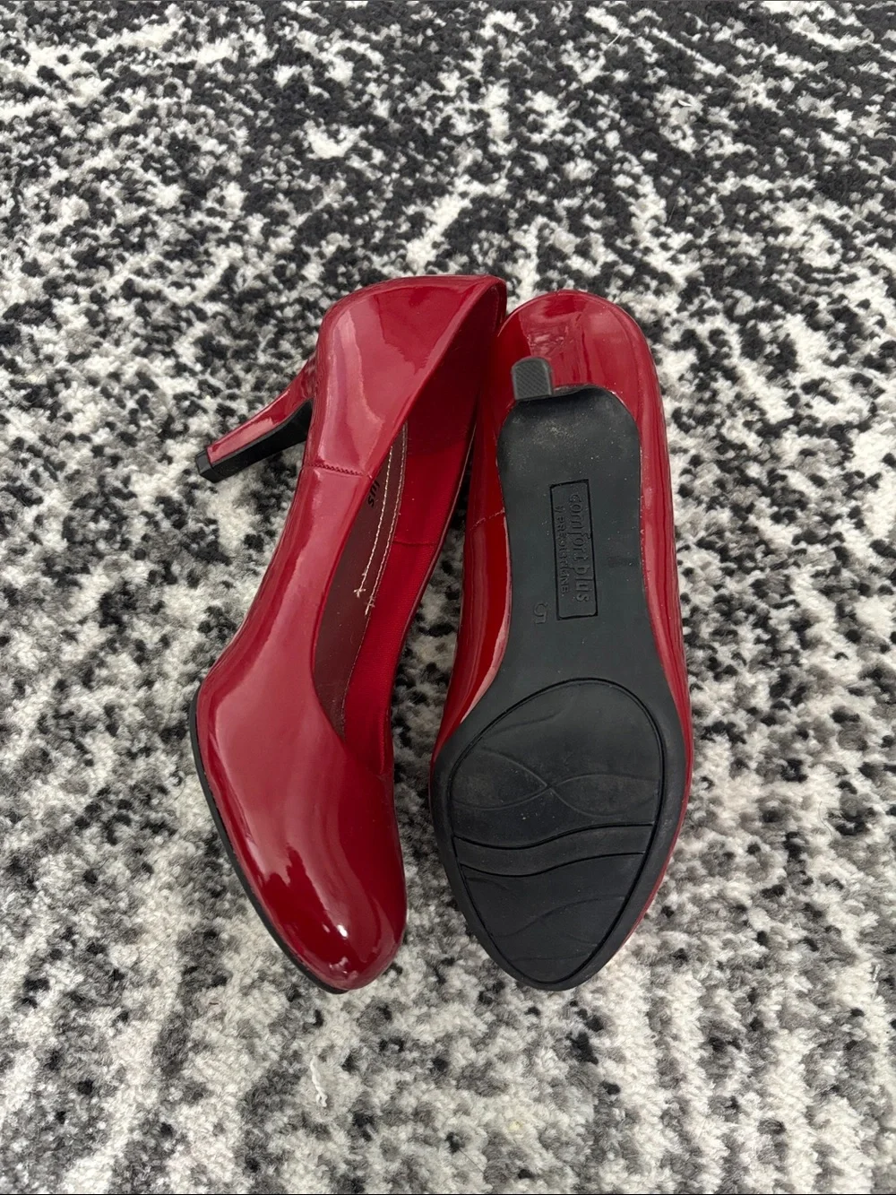 comfort plus by Predictions Burgundy Patent Round-Toe Women's Pumps, Sz 5 - Picture 2 of 3